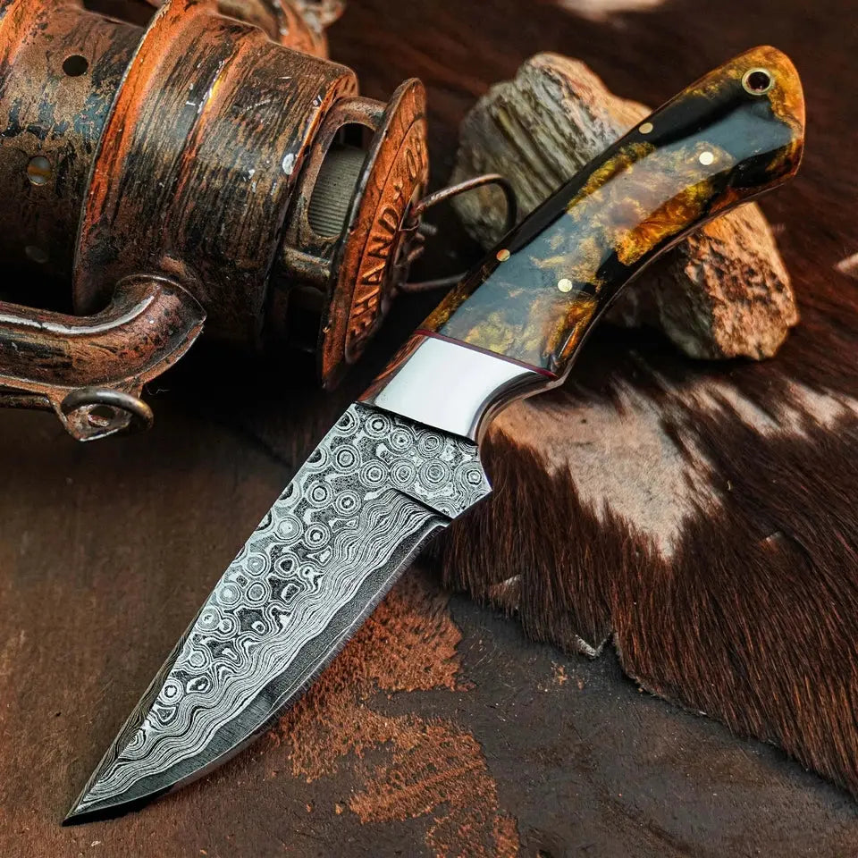 8.3" Handmade Damascus Hunting Knife – Full Tang Resin Handle