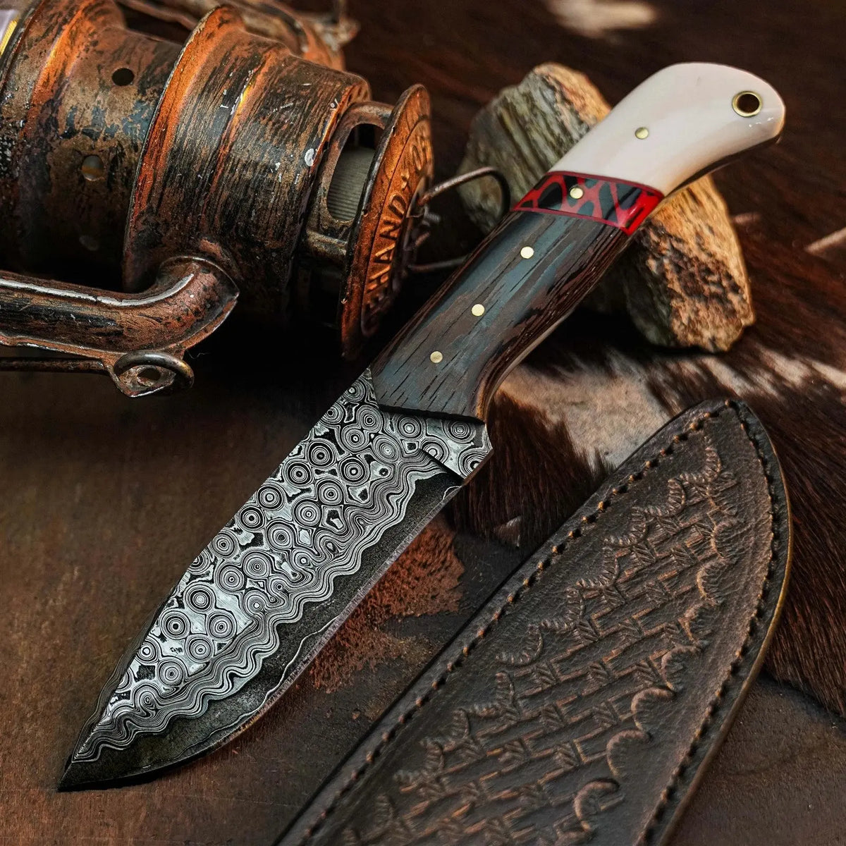 8.6" Handmade Damascus Hunting Knife – Full Tang Wood Handle