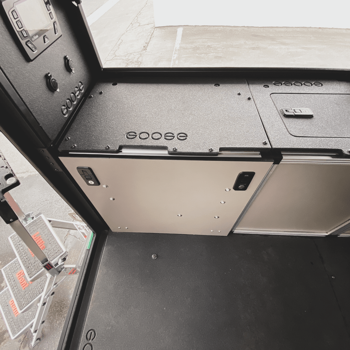 Alu-Cab Canopy Camper V2 - Toyota Tacoma 2005-2023 2nd & 3rd Gen. - Rear Power Management Module - 6' Bed