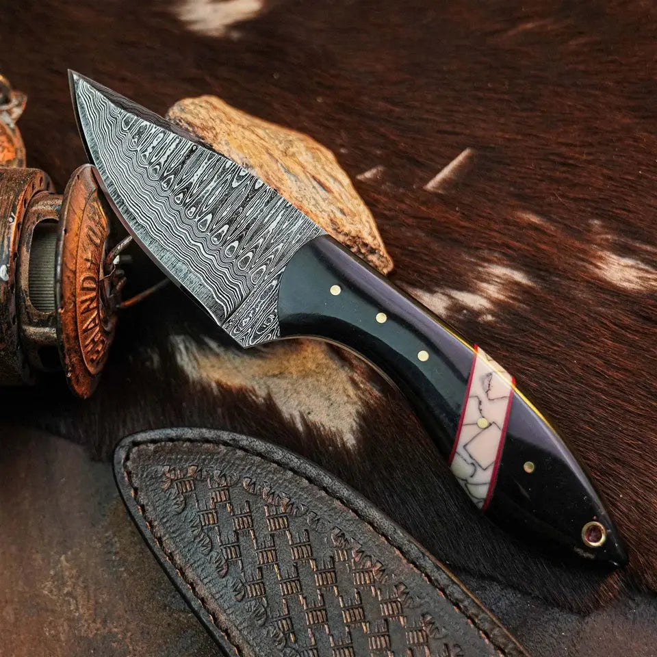 7.8" Handmade Damascus Bushcraft Knife – Full Tang Resin Handle & Sheath