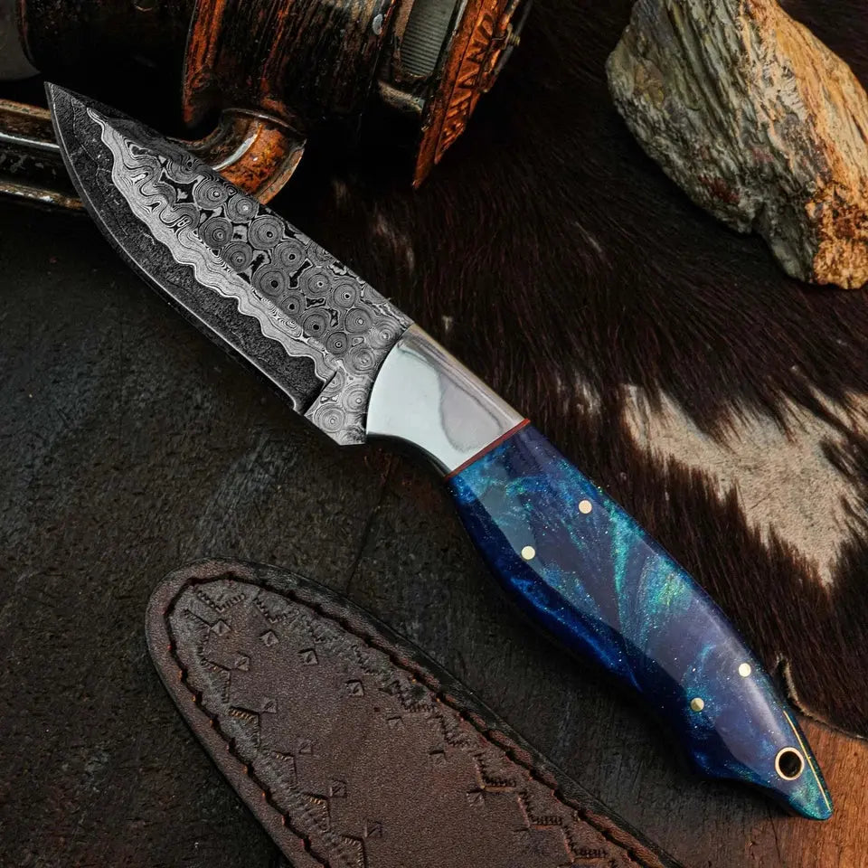 8.6" Handmade Damascus Skinner Knife – Full Tang Resin Handle & Sheath